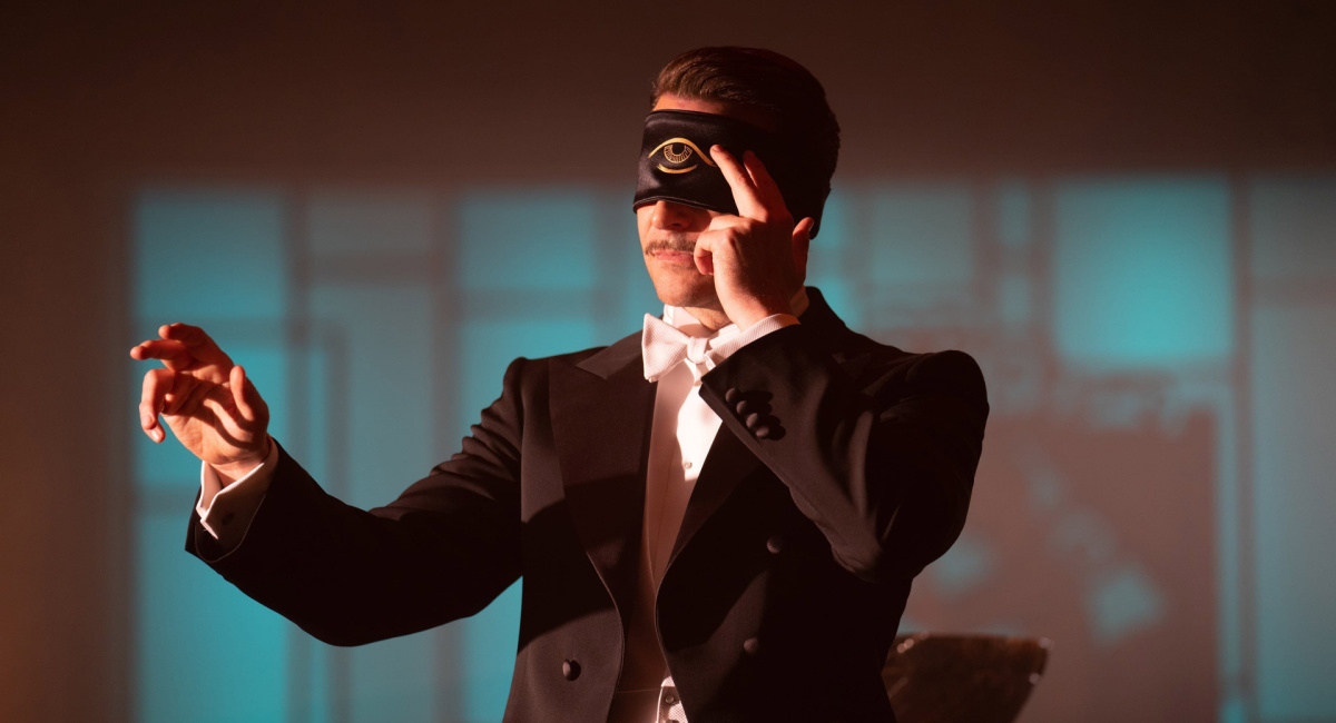 Bradley Cooper as Stanton "Stan" Carlisle in 'Nightmare Alley.'