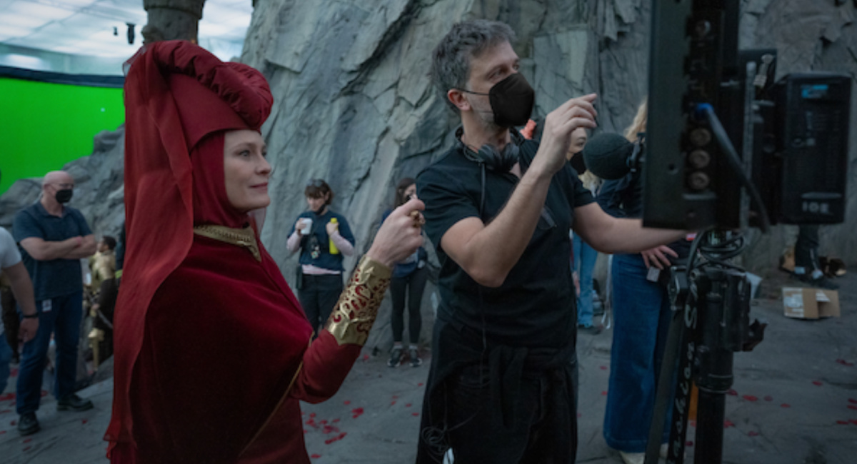 Robin Wright and Director Juan Carlos Fresnadillo on the set of 'Damsel'.