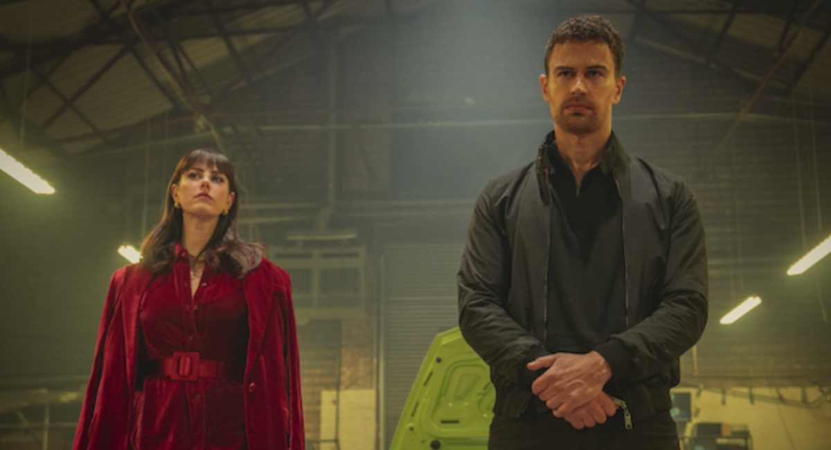 Kaya Scodelario as Susie Glass and Theo James as Eddie Horniman in 'The Gentlemen.'