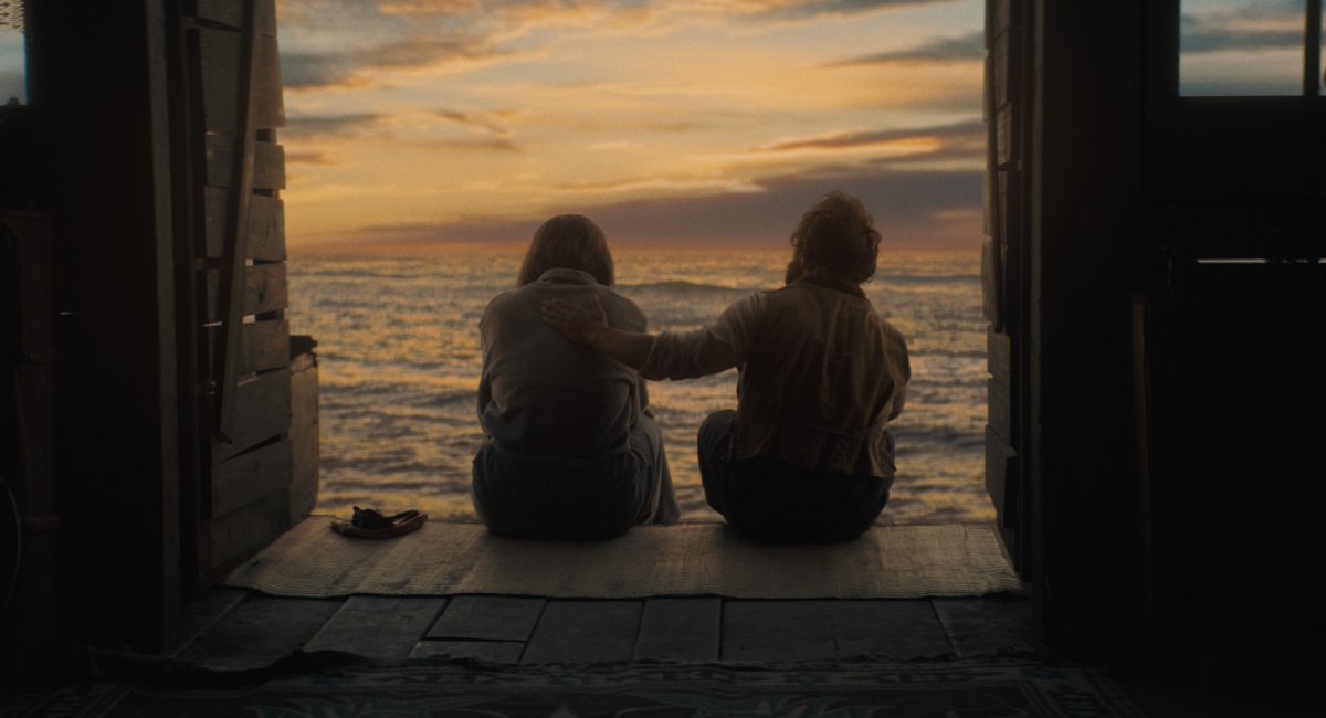 Daisy Ridley as Trudy Ederle and Stephen Graham as Bill Burgess in Disney’s live-action 'Young Woman and the Sea'.