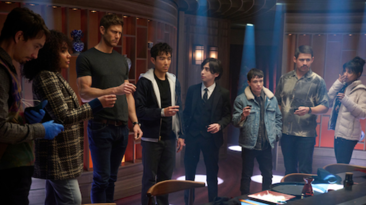 Robert Sheehan as Klaus Hargreeves, Emmy Raver-Lampman as Allison Hargreeves, Tom Hopper as Luther Hargreeves, Justin H. Min as Ben Hargreeves, Aidan Gallagher as Number Five, Elliot Page as Viktor Hargreeves, David Castañeda as Diego Hargreeves, Ritu Arya as Lila Pitts in 'The Umbrella Academy'.