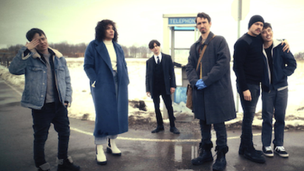 Elliot Page as Viktor Hargreeves, Emmy Raver-Lampman as Allison Hargreeves, Aidan Gallagher as Number Five, Robert Sheehan as Klaus Hargreeves, David Castañeda as Diego Hargreeves, Justin H. Min as Ben Hargreeves, Ritu Arya as Lila Pitts in 'The Umbrella Academy'.