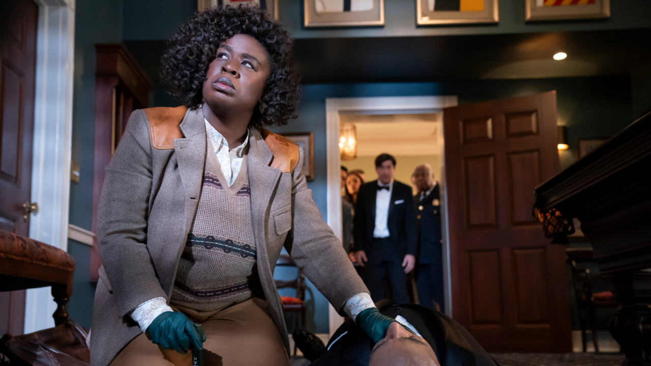(L to R) Uzo Aduba as Cordelia Cupp, Giancarlo Esposito as A.B. Wynter, Susan Kelechi Watson as Jasmine Haney, Ken Marino as Harry Hollinger, Isiah Whitlock Jr. as Larry Dokes in 'The Residence'. Photo: Jessica Brooks/Netflix © 2024.