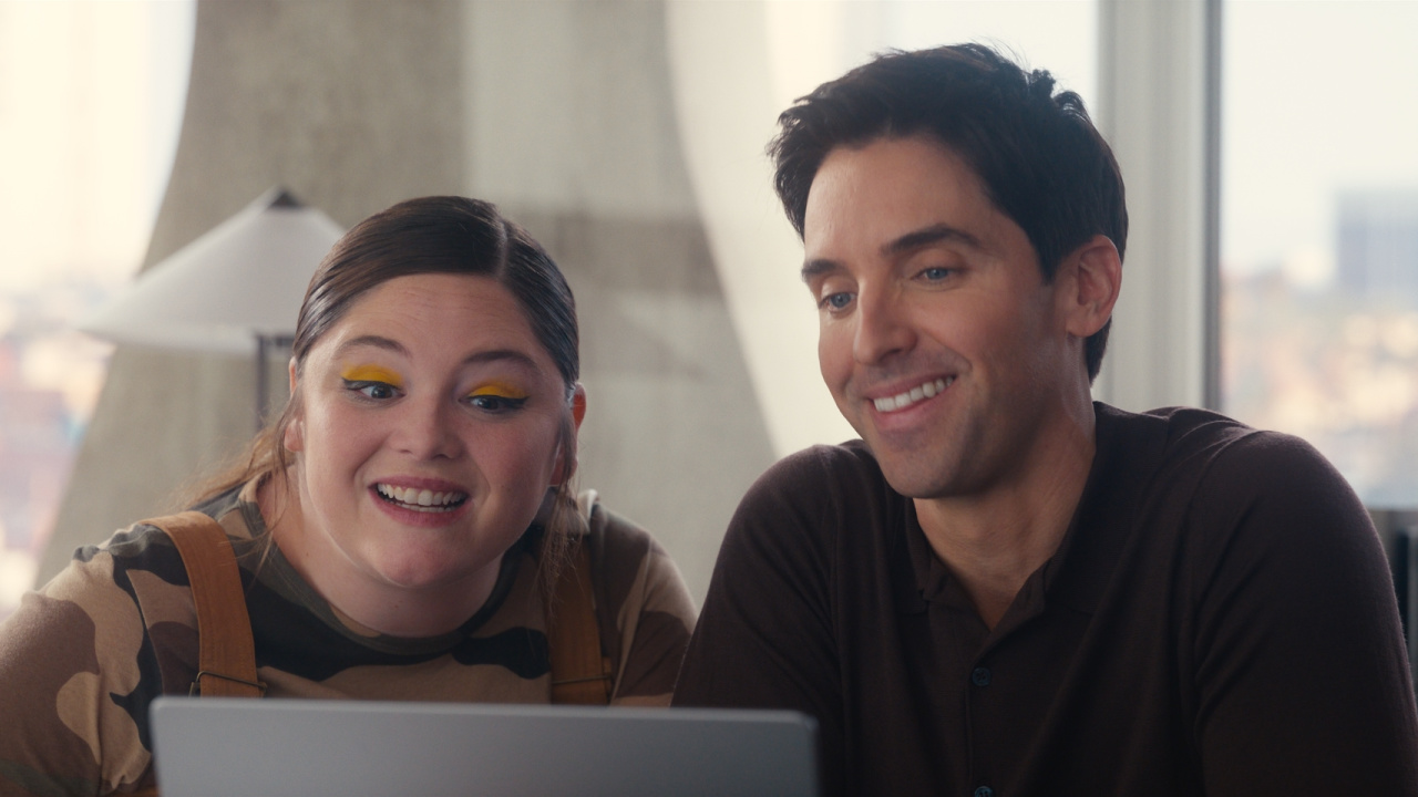 (L to R) Megan Stalter and Paul W. Downs in Season 4 of 'Hacks'. Photograph by Courtesy of Max.