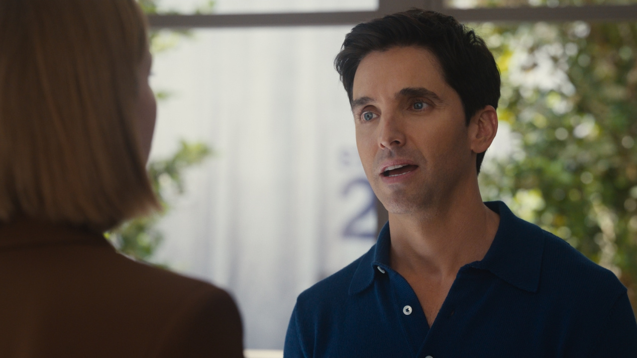 (L to R) Hannah Einbinder and Paul W. Downs in Season 4 of 'Hacks'. Photograph by Courtesy of Max.